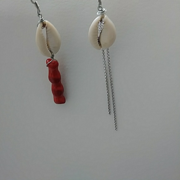 Coral and Cowrie Asymetrical  Shell Earring - Picture 2 of 8